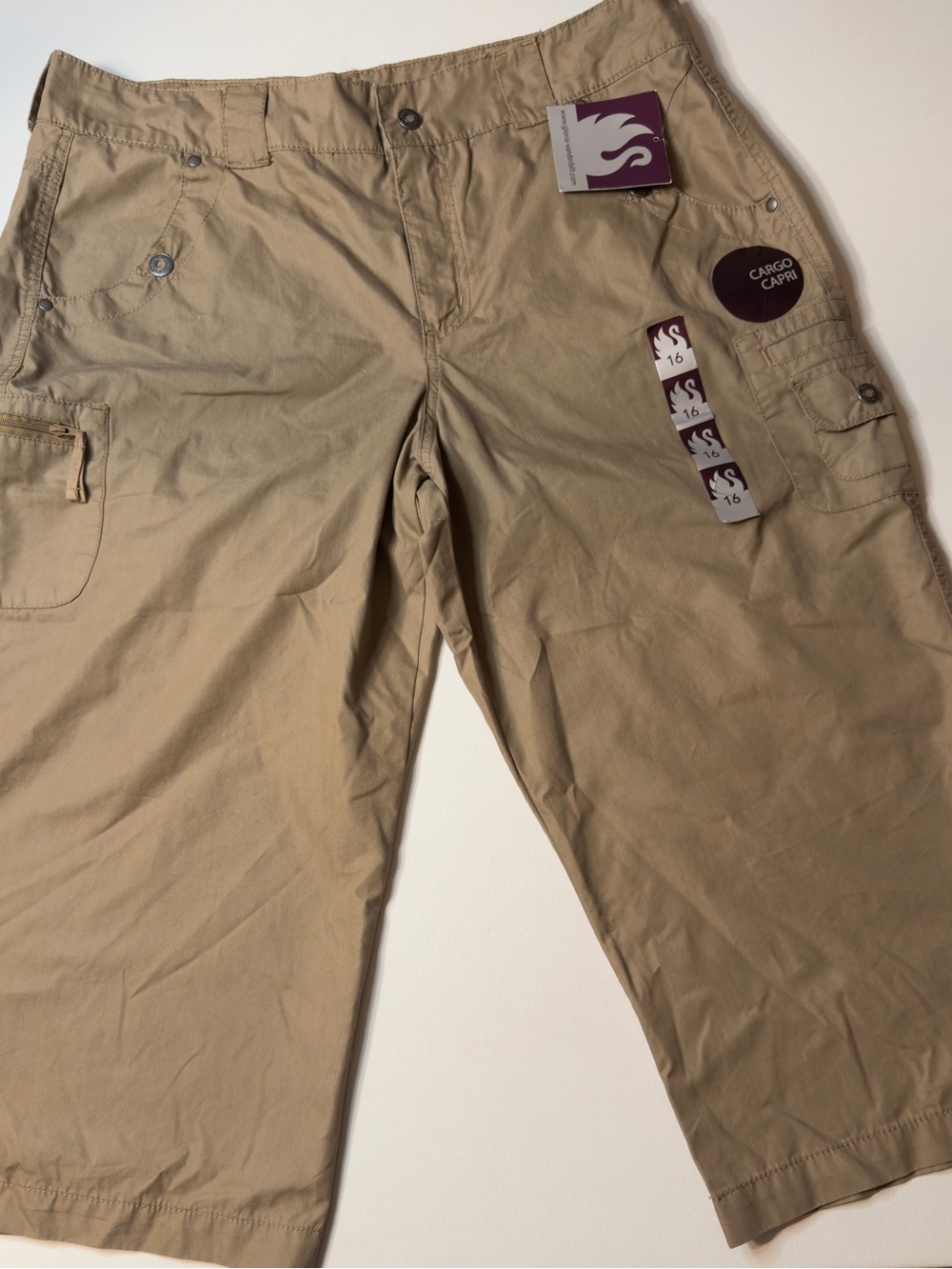 NWT Women's Gloria Vanderbilt Cargo Capri Pants in Khaki Size 16/19" Inseam